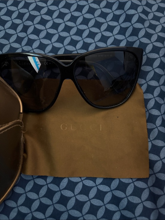 Gucci Other - Gucci Black Cat-Eye Sunglasses with Brown Cleaning Cloth